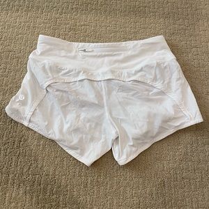 LULU SHORT 2.5” NWOT